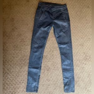 Blue pants with tie tight